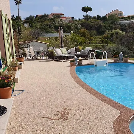 Studio-mezzanine Dans * Cagnes-sur-Mer