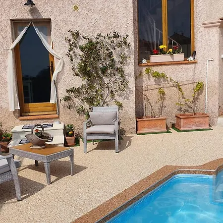 Studio-mezzanine Dans Appartement