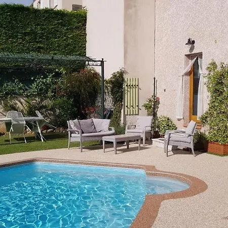 Studio-mezzanine Dans Appartement